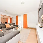 Anic By Interhome Smilcic