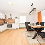 Anic By Interhome * Smilcic