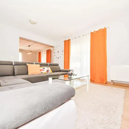 Casa de Férias Anic By Interhome Smilcic