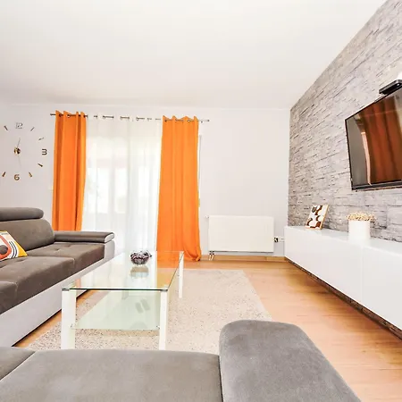 Casa de Férias Anic By Interhome Smilcic