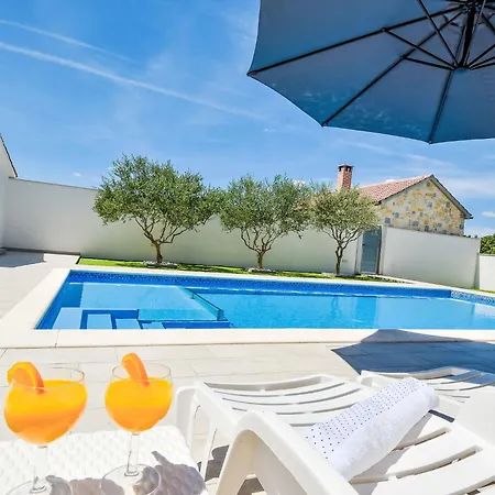 Anic By Interhome Сasa de vacaciones Smilcic